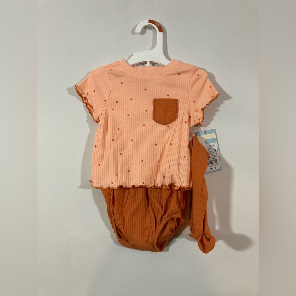 Brand New! Orange and Peach colored 6-9 month old Baby 3 Piece Outfit